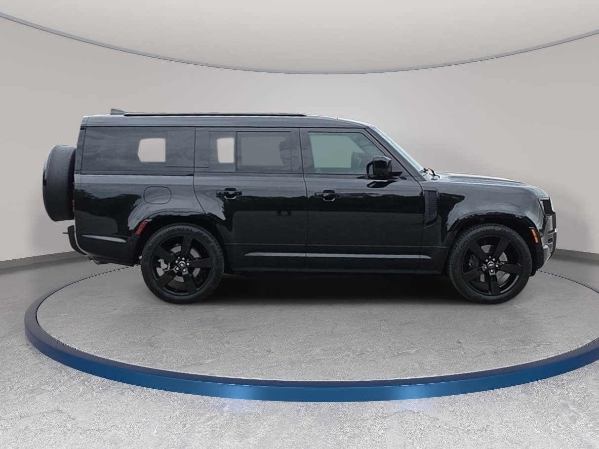 Certified 2025 Land Rover Defender 130 X-Dynamic SE AWD/4WD image 4