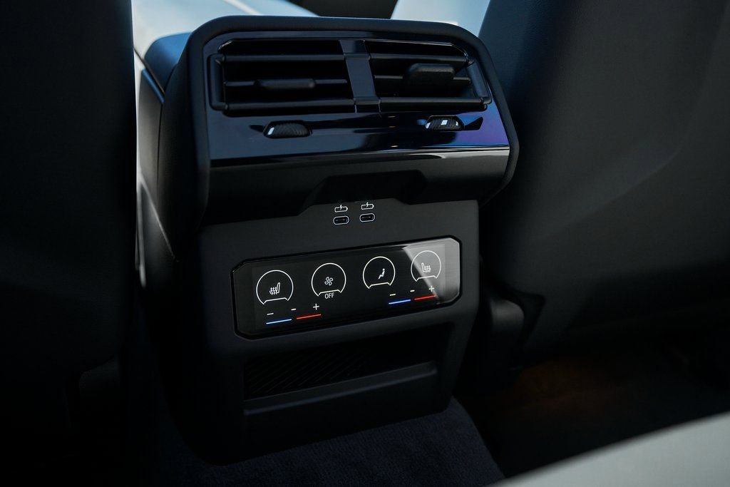 Used 2025 BMW M5 Touring image 50