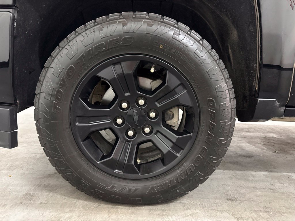 Used 2017 Chevrolet Silverado 1500 LT w/ Midnight Edition AWD/4WD image 41