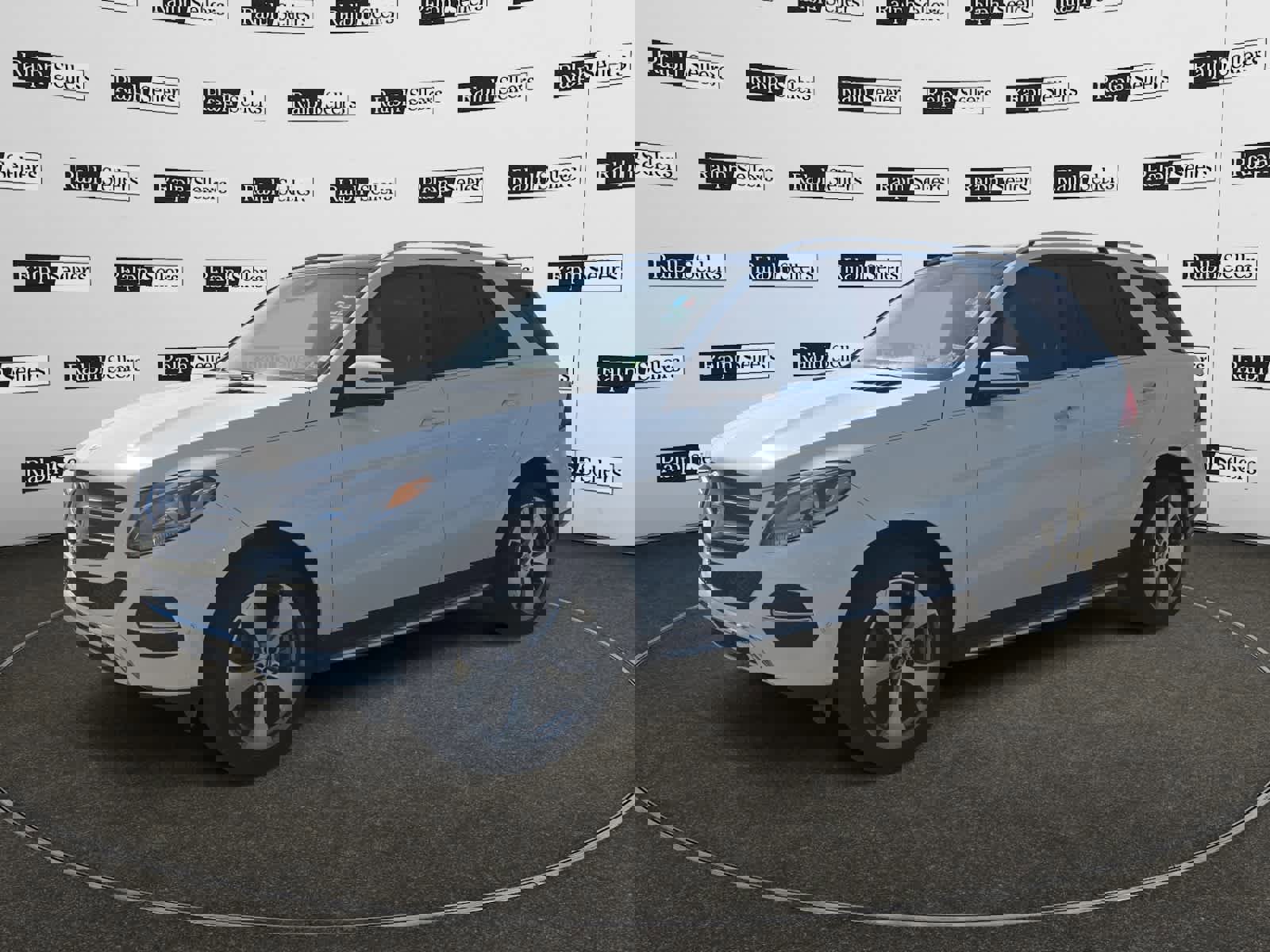 Used 2019 Mercedes-Benz GLE 400 4MATIC image 2