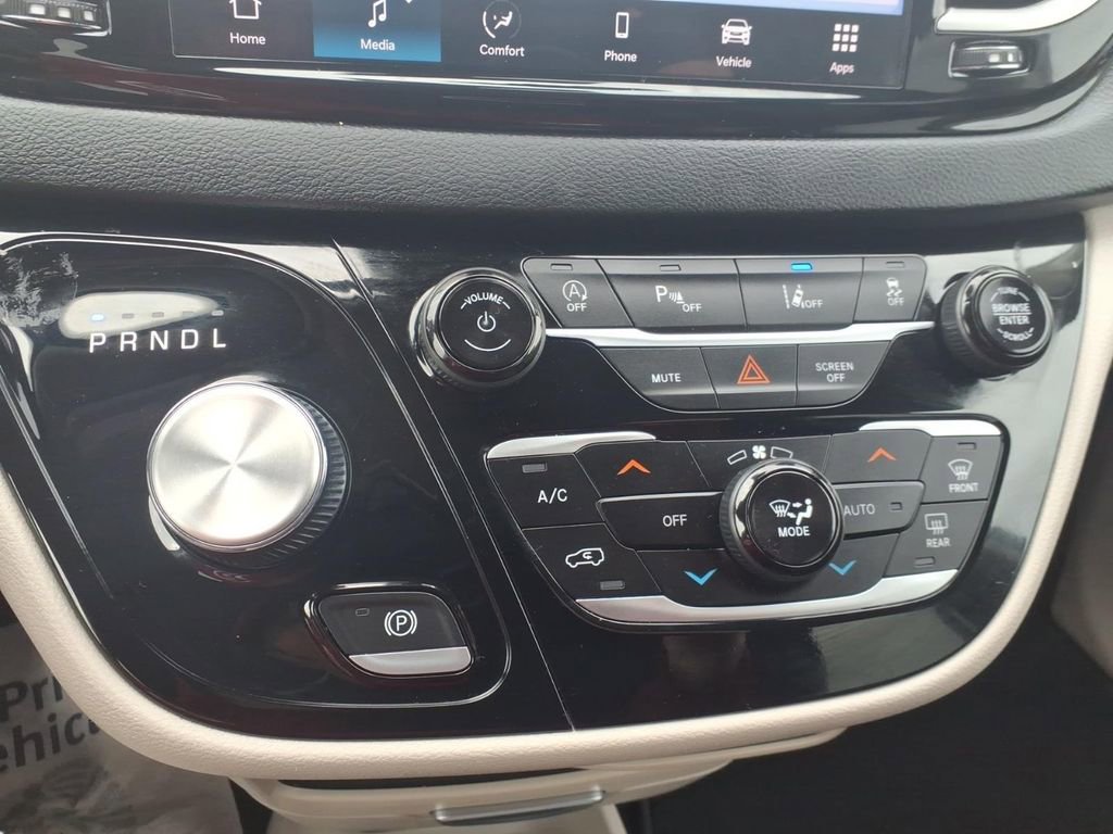 Used 2023 Chrysler Pacifica Touring-L image 19