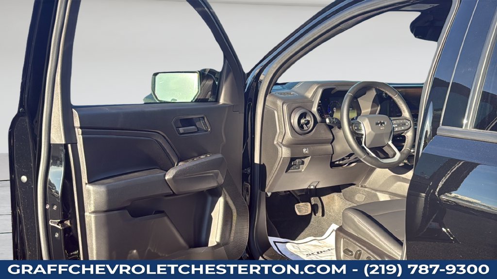 Used 2025 Chevrolet Colorado Trail Boss AWD/4WD image 21