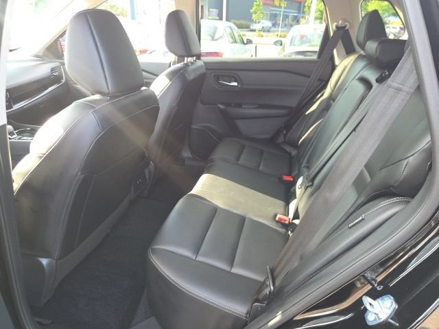 Used 2026 Nissan Rogue SL AWD/4WD image 16