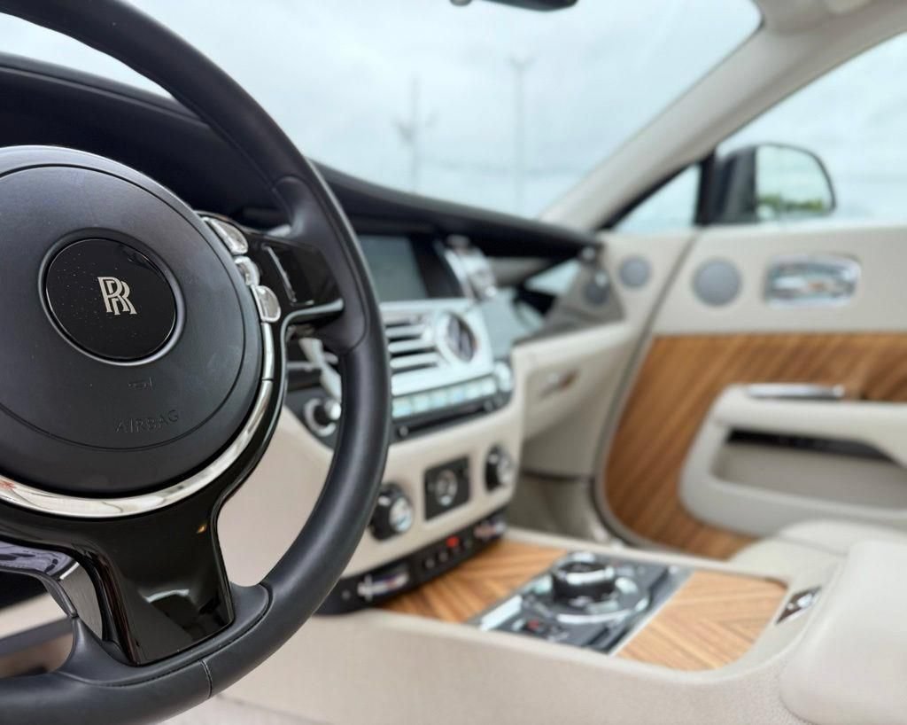 Used 2015 Rolls-Royce Wraith RWD image 23