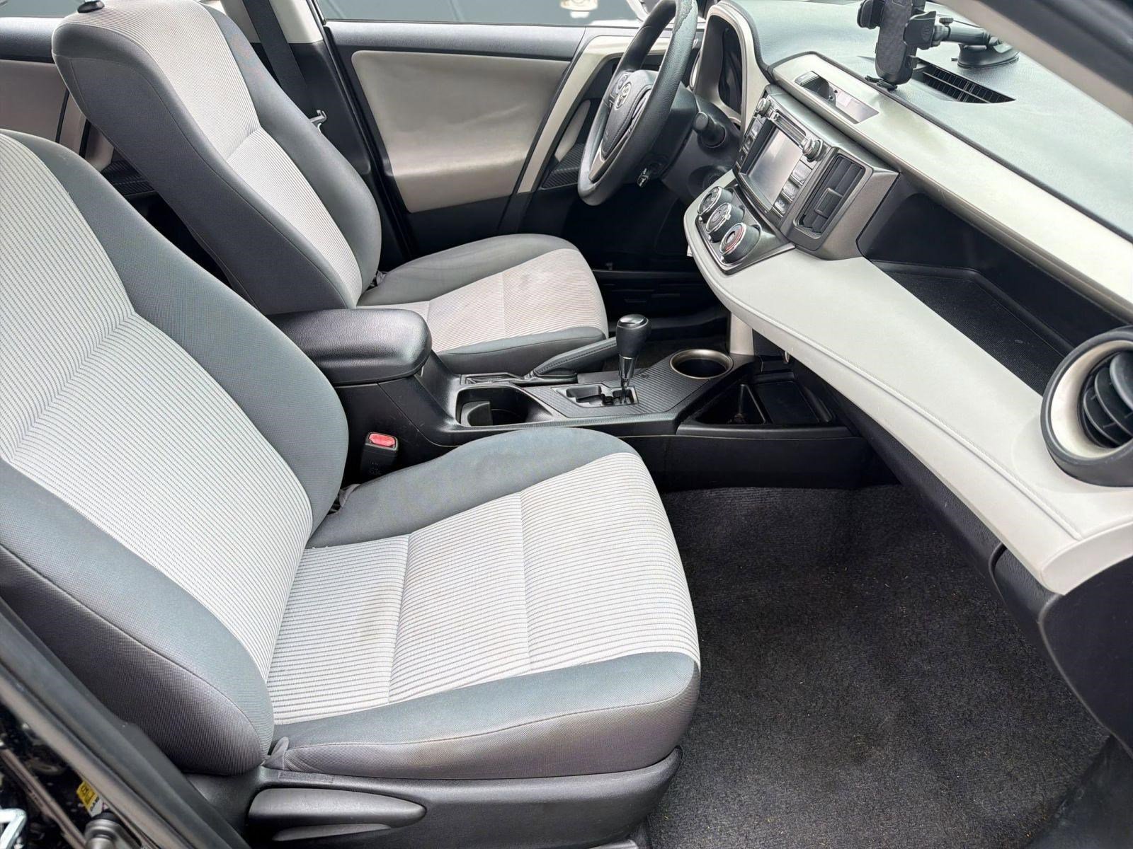 Used 2015 Toyota RAV4 LE AWD/4WD image 30