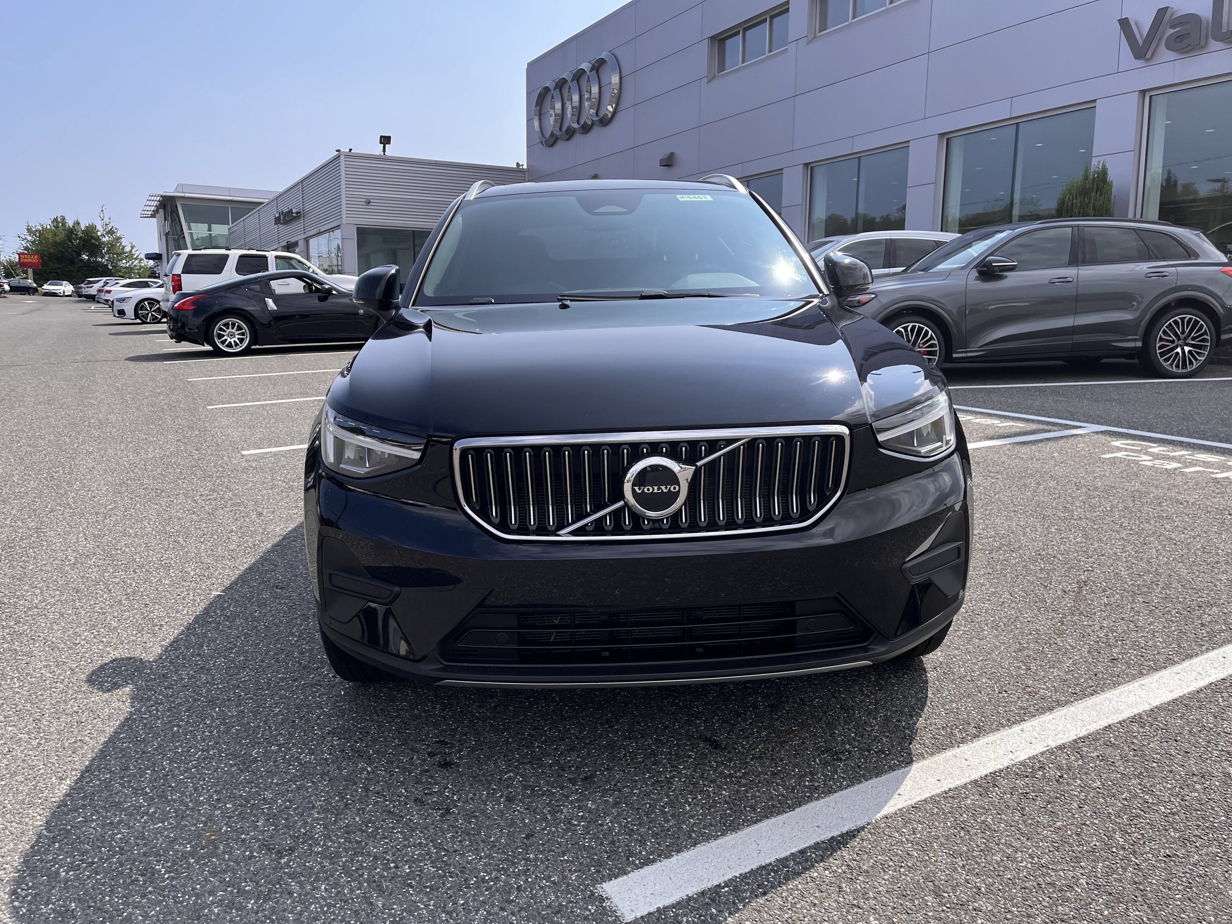 Certified 2025 Volvo XC40 B5 Core AWD/4WD image 2