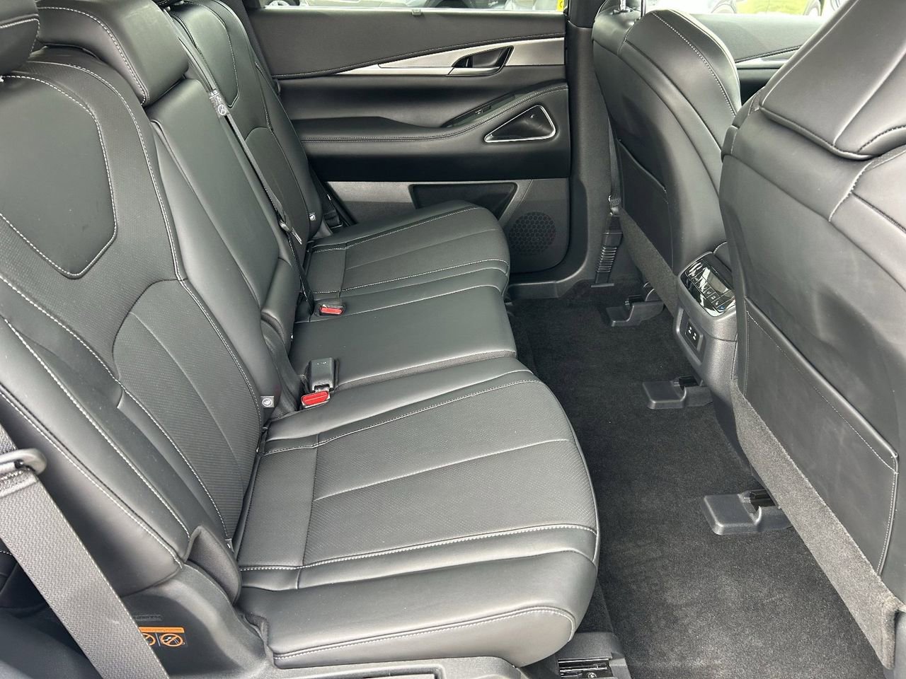 Certified 2026 INFINITI QX60 Luxe w/ Cargo Package FWD image 11