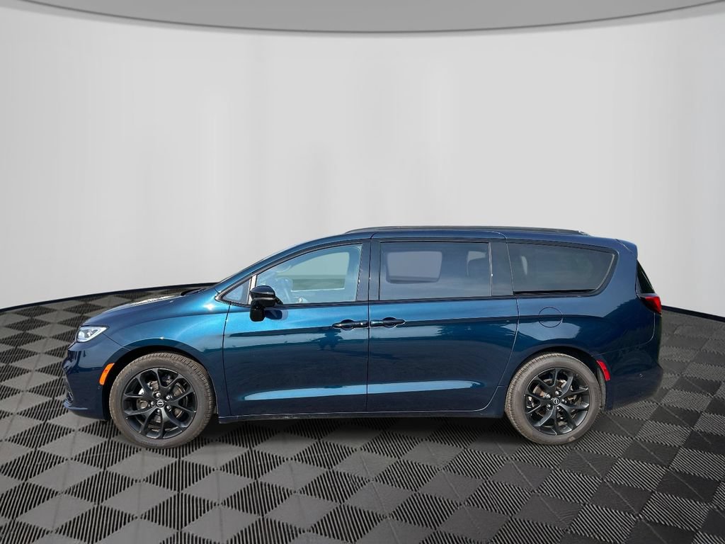 Used 2025 Chrysler Pacifica Limited FWD video 2