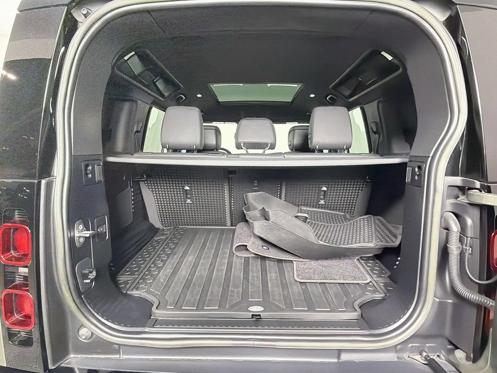 Used 2023 Land Rover Defender 110 X-Dynamic SE AWD/4WD image 28