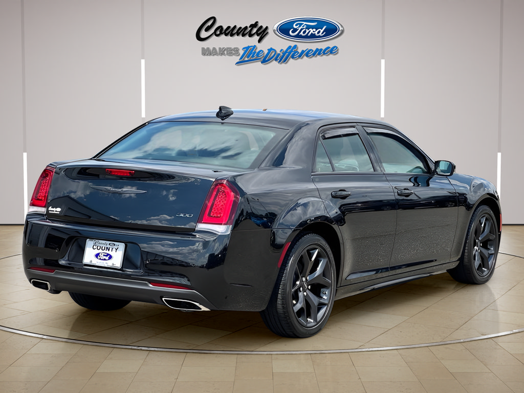 Used 2023 Chrysler 300 Touring L RWD image 25