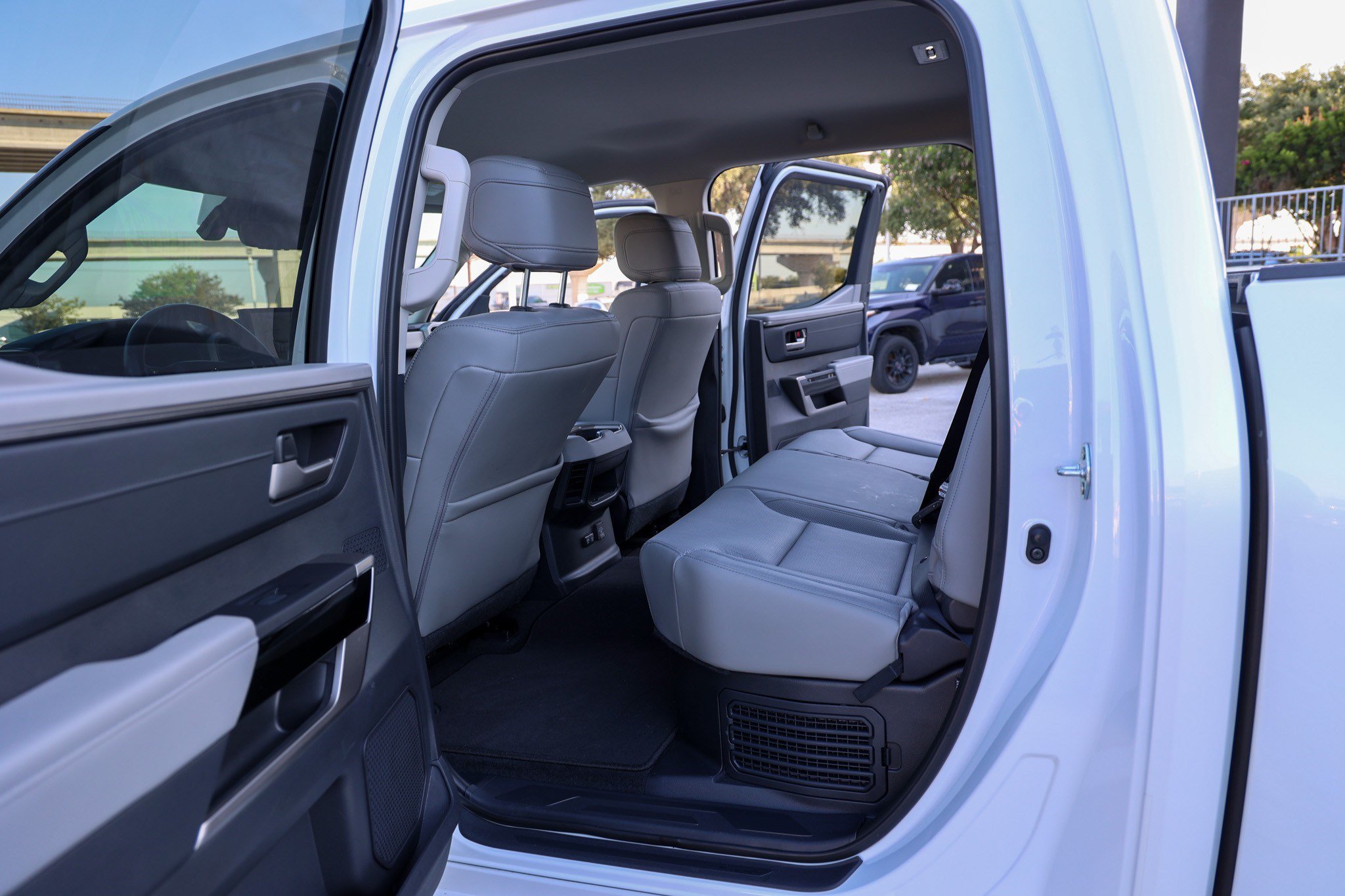 Used 2024 Toyota Tundra Limited w/ Power Package AWD/4WD image 37