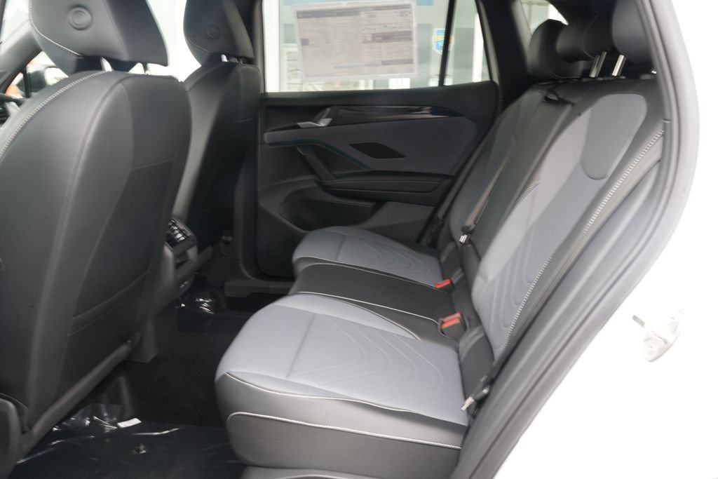 New 2026 Volkswagen Tiguan SE R-Line FWD image 7