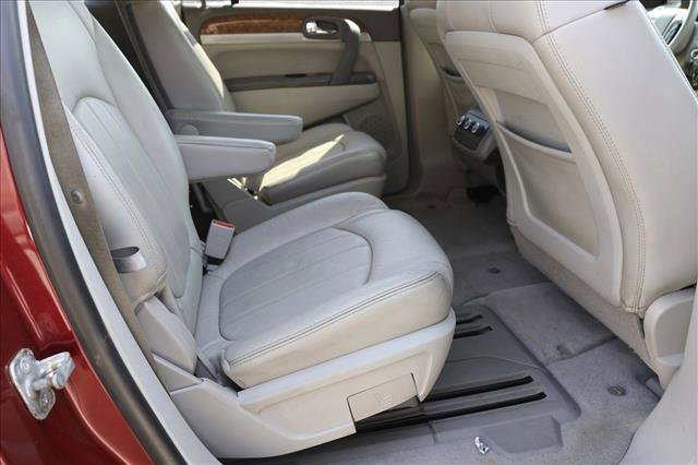 Used 2011 Buick Enclave CXL image 25