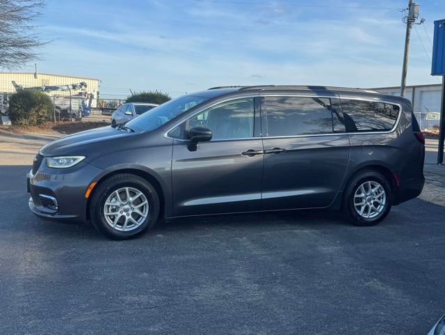 Used 2022 Chrysler Pacifica Touring-L FWD image 4
