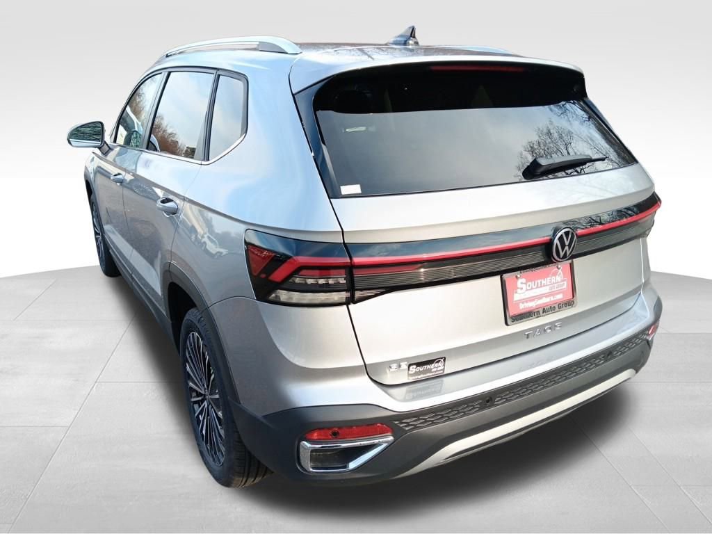 Used 2025 Volkswagen Taos SE image 3