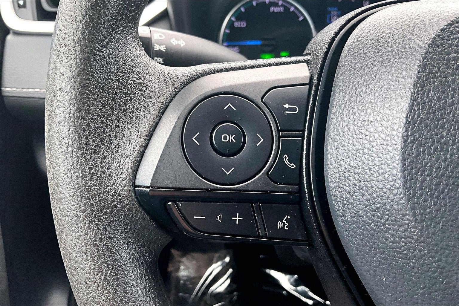 Used 2022 Toyota RAV4 LE AWD/4WD image 17