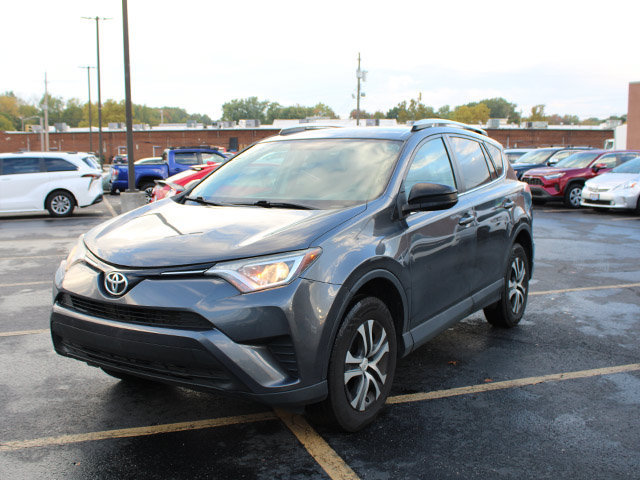 Used 2016 Toyota RAV4 LE AWD/4WD image 2