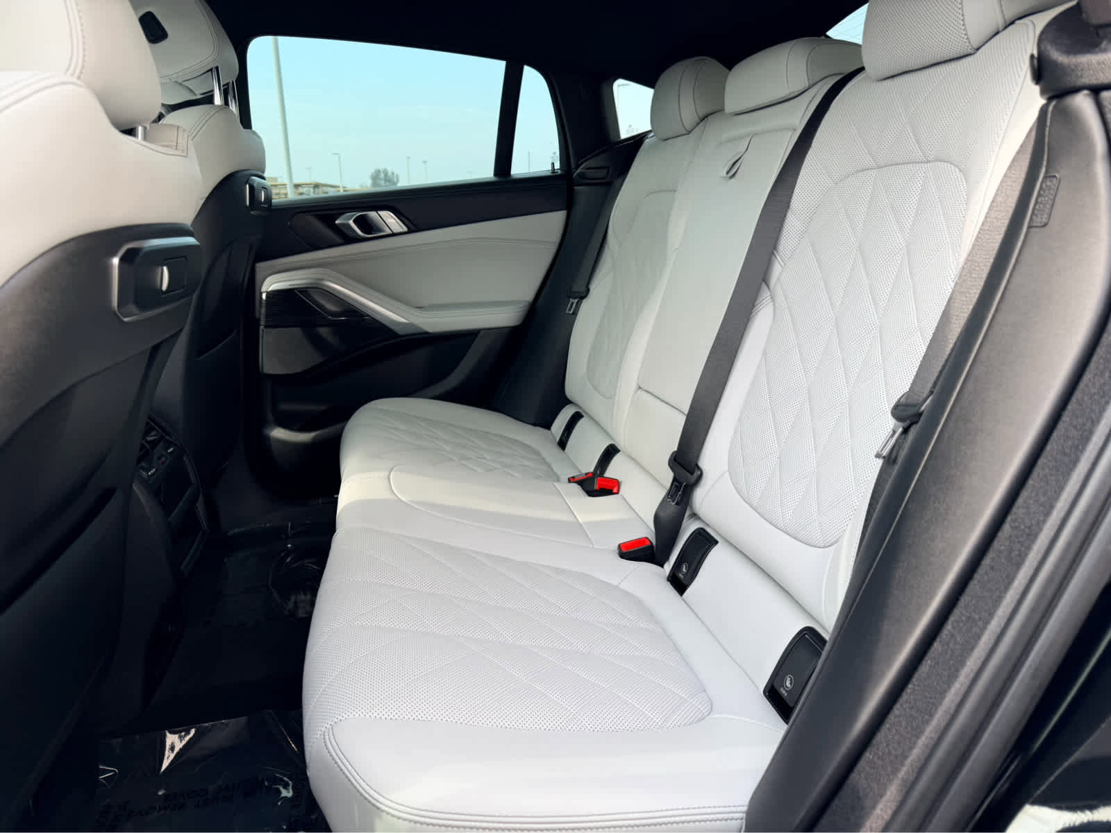 Used 2024 BMW X6 xDrive40i w/ Parking Assistance Package image 19