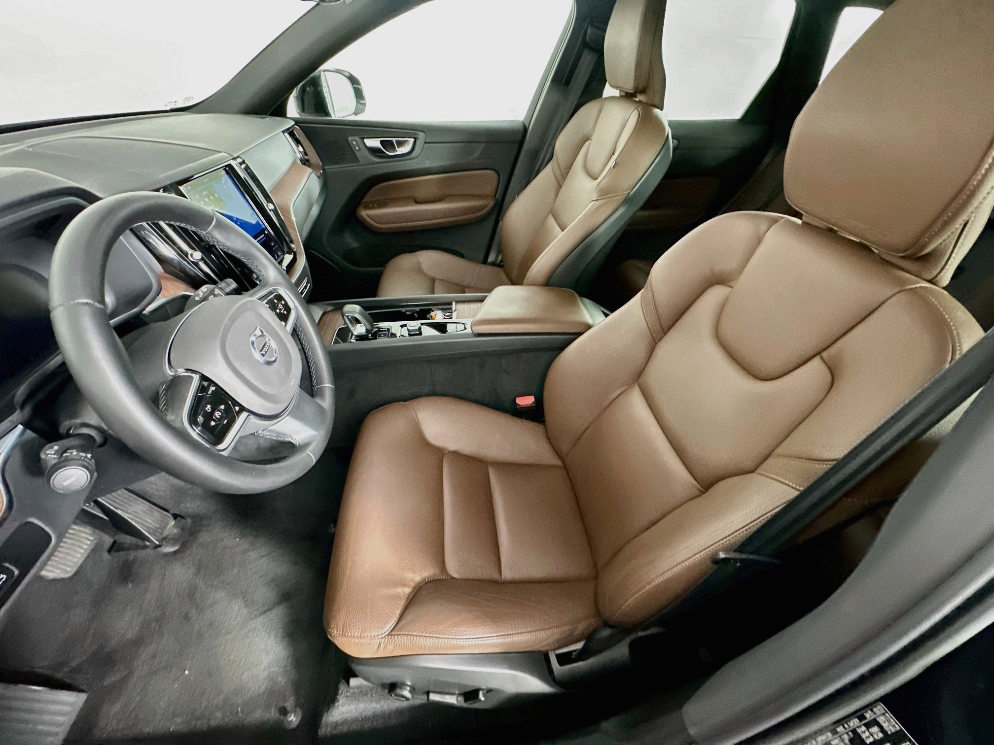 Used 2023 Volvo XC60 B5 Plus FWD image 13