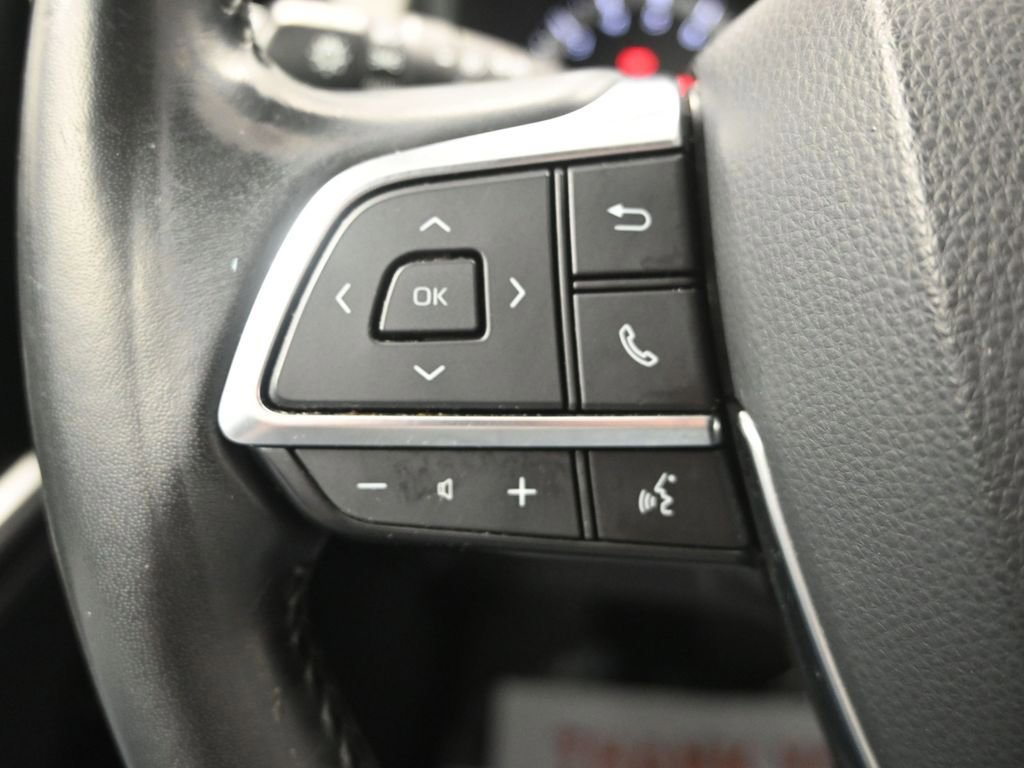 Used 2020 Toyota Highlander LE image 26