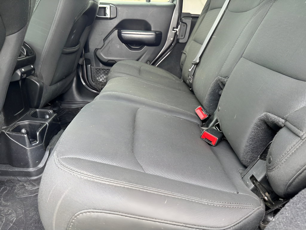 Used 2018 Jeep Wrangler Unlimited Sport S AWD/4WD image 13