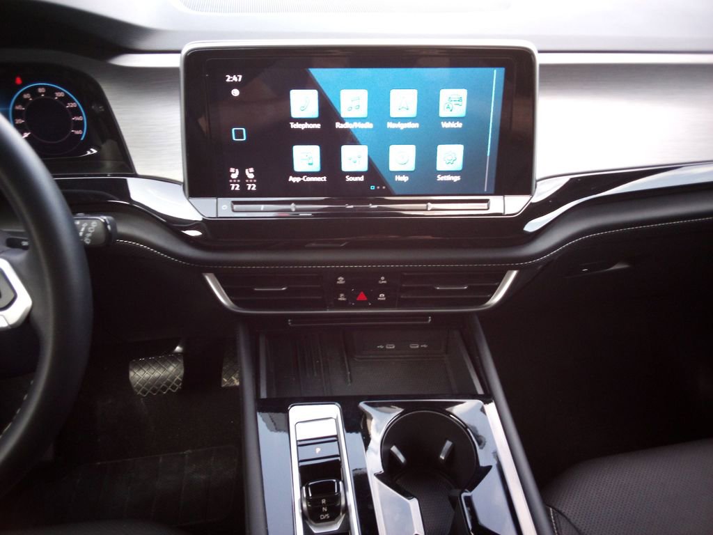 Used 2025 Volkswagen Atlas Cross Sport SE image 19