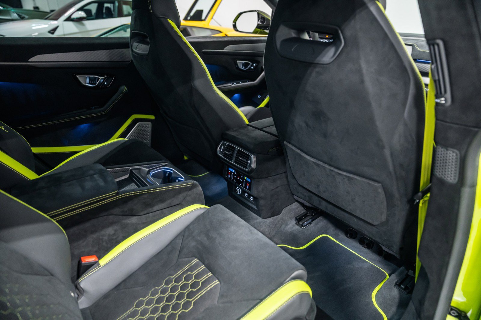 Used 2024 Lamborghini Urus Performante AWD/4WD image 29
