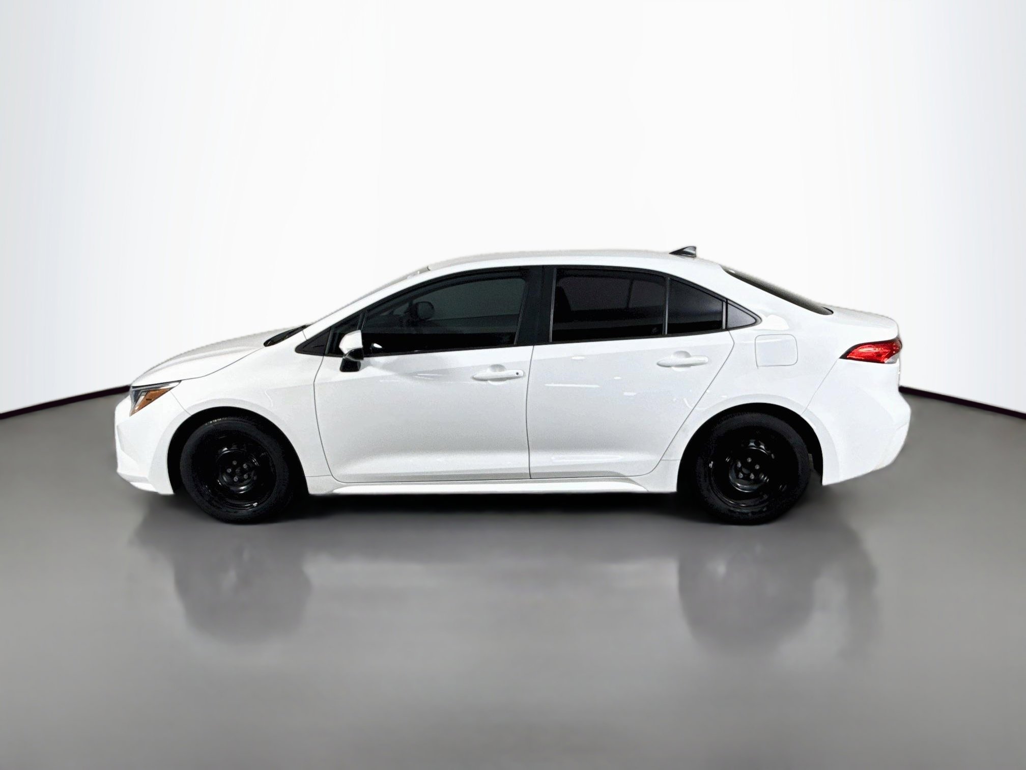Used 2022 Toyota Corolla L FWD image 6