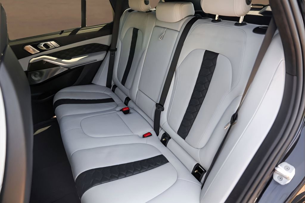 Used 2021 BMW X5 M w/ Executive Package image 27