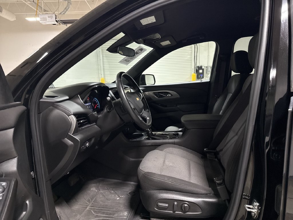 Used 2023 Chevrolet Traverse LT FWD image 19