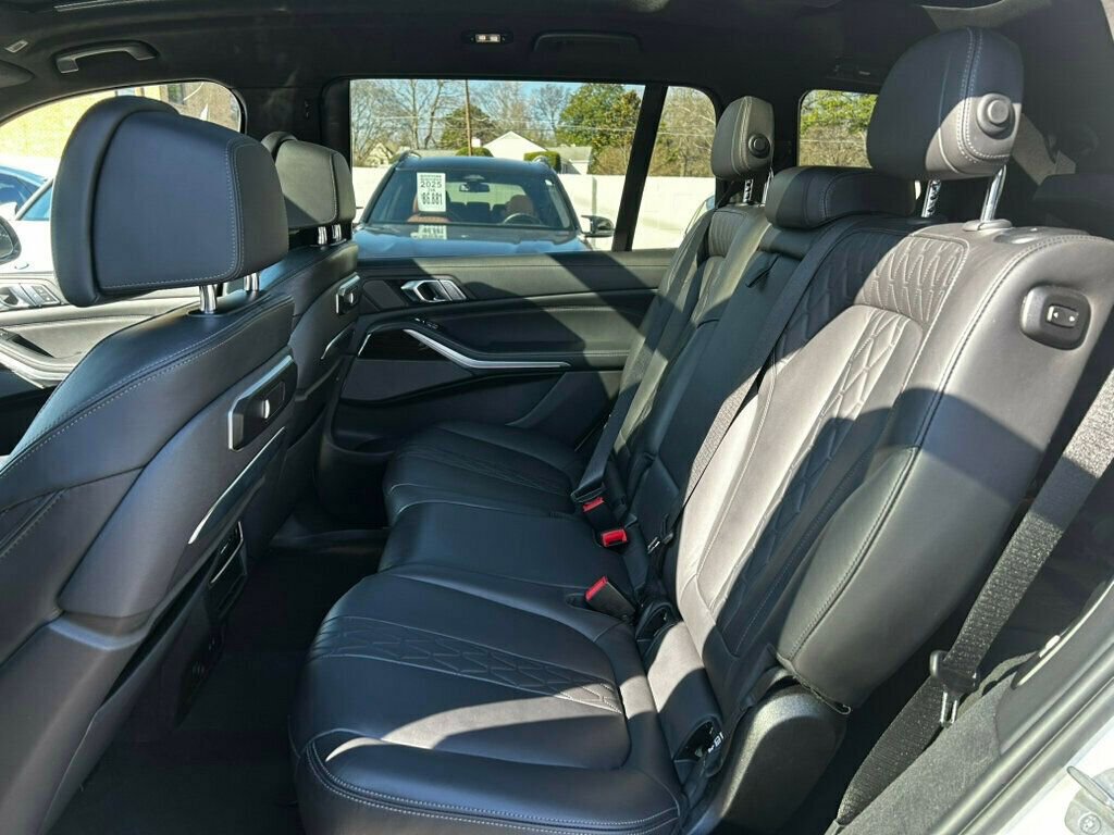 Used 2023 BMW X7 xDrive40i w/ Executive Package image 13