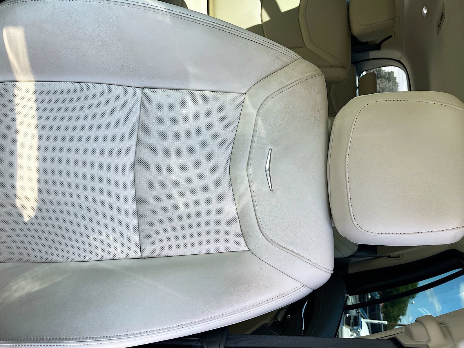 Used 2024 Cadillac XT6 Premium Luxury w/ Technology Package FWD image 20