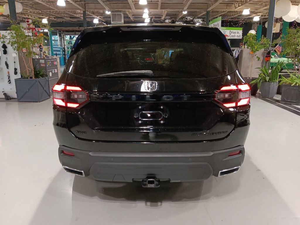 Used 2025 Honda Pilot Black Edition image 7