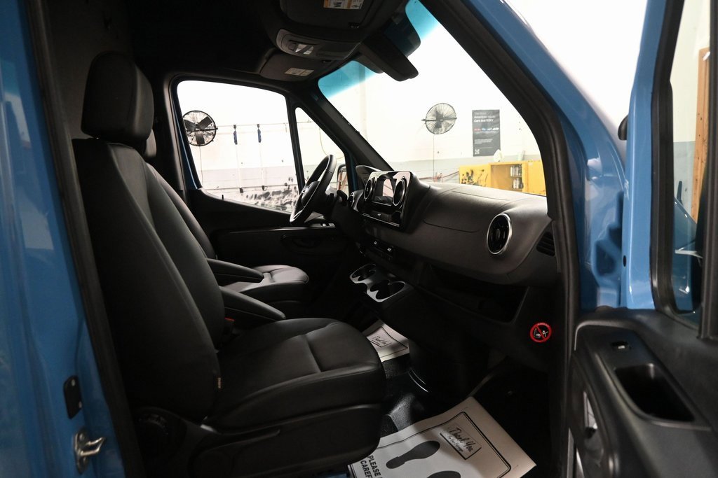 Used 2024 Mercedes-Benz eSprinter 170 Cargo image 32