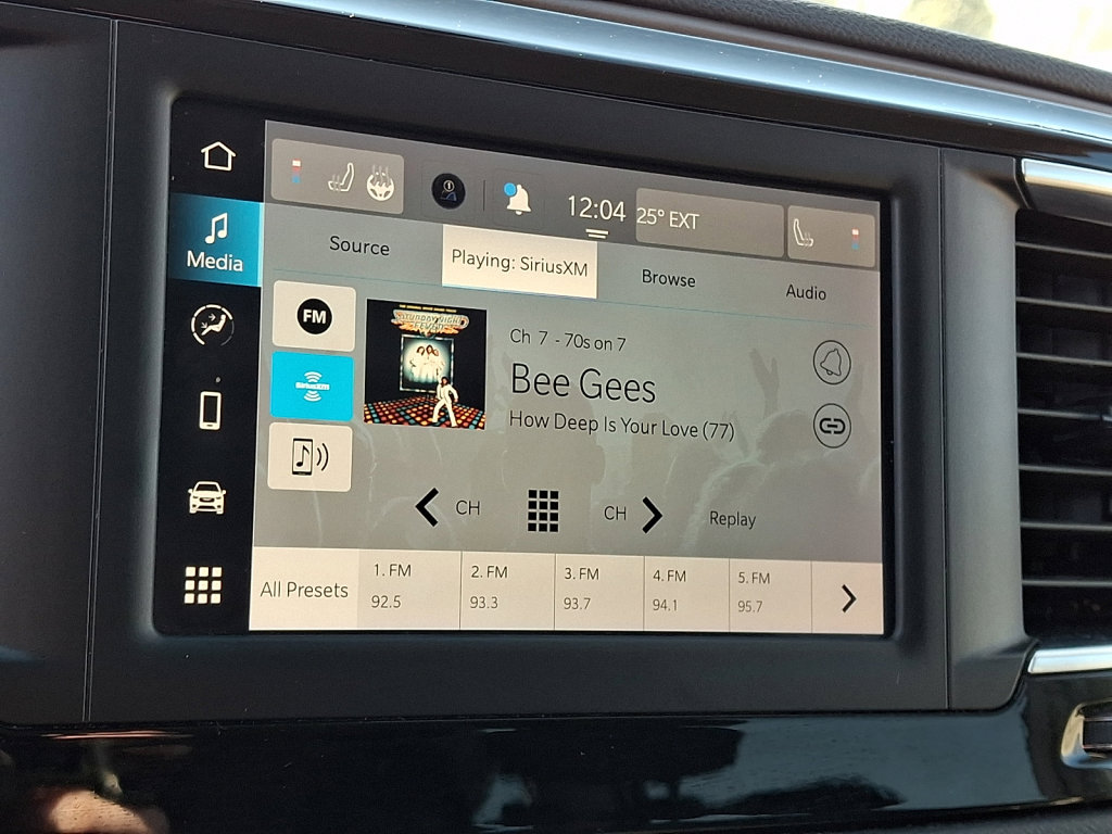 Used 2023 Chrysler Voyager LX image 30