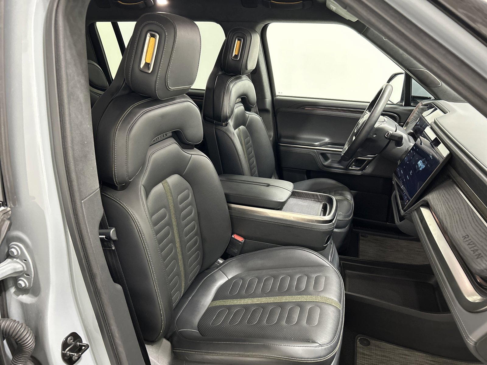 Used 2023 Rivian R1S Adventure image 24