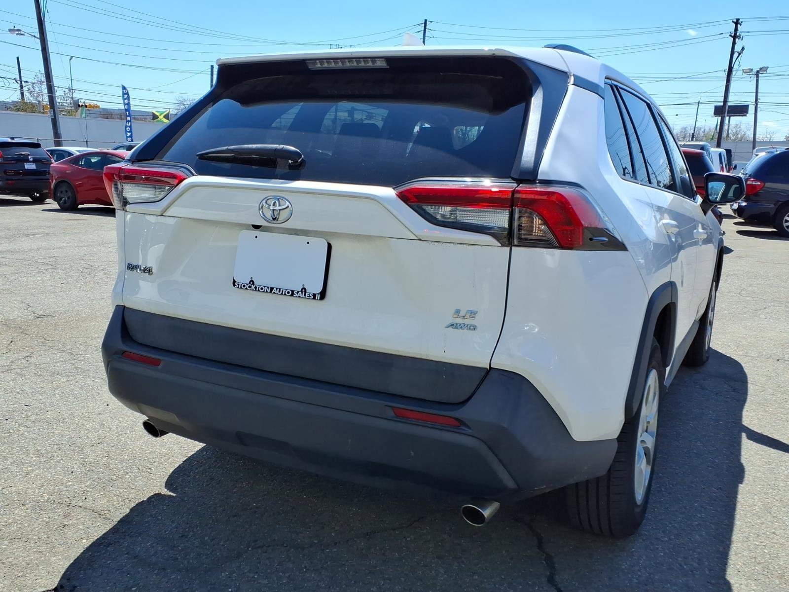 Used 2019 Toyota RAV4 LE image 7