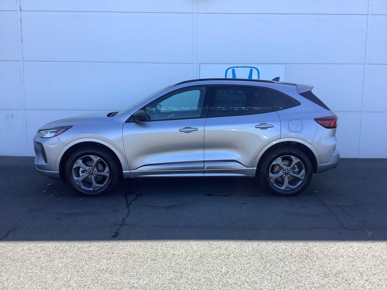 Used 2024 Ford Escape ST-Line AWD/4WD image 2