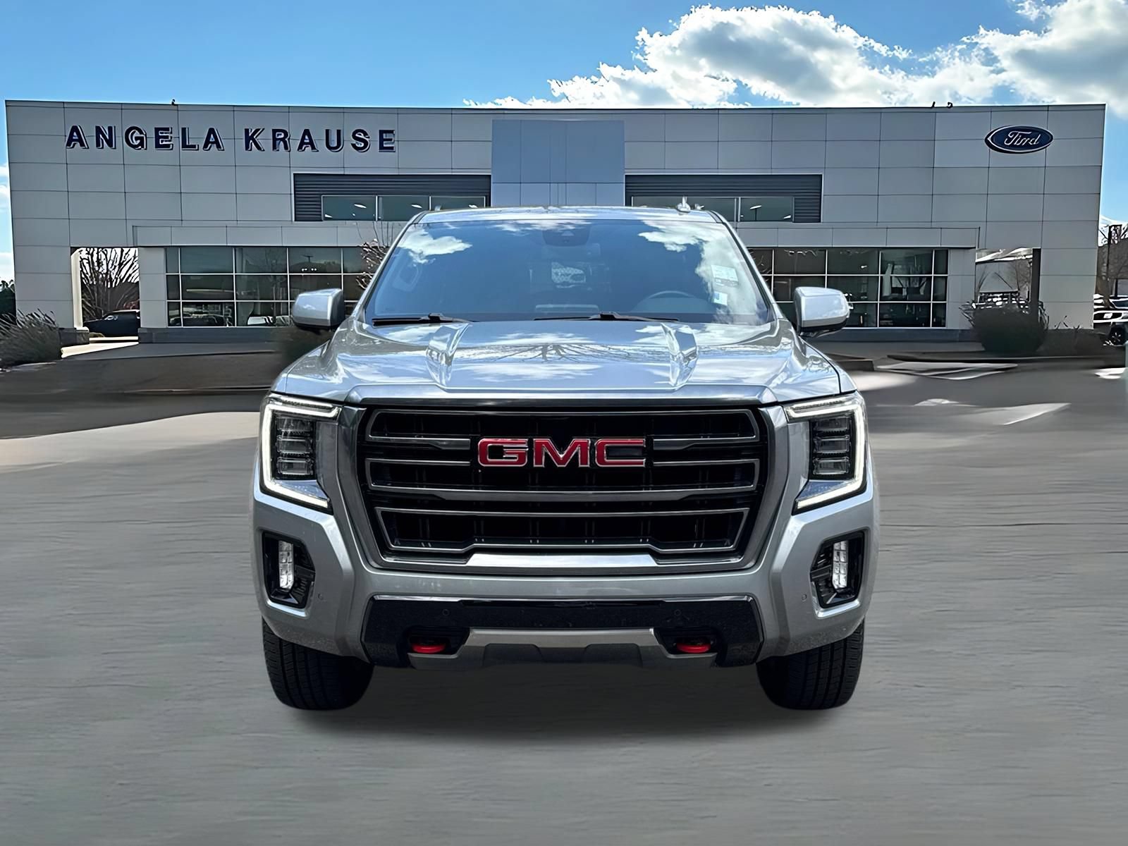 Used 2024 GMC Yukon AT4 AWD/4WD image 2