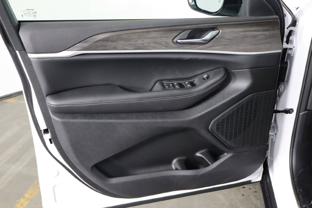 New 2026 Jeep Grand Cherokee Altitude AWD/4WD image 19