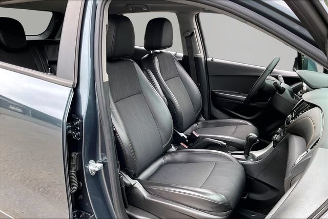 Used 2022 Chevrolet Trax LT w/ LT Convenience Package FWD image 19