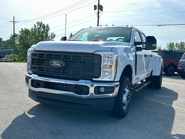 New 2027 Ford F350 XL w/ XL Chrome Package AWD/4WD image 3