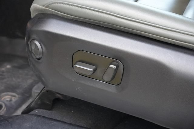 Used 2025 Jeep Gladiator Mojave AWD/4WD image 12