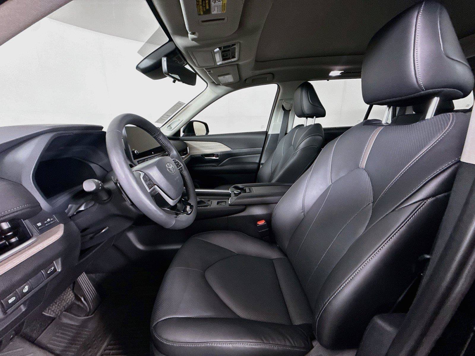 Certified 2026 Toyota Grand Highlander AWD image 3