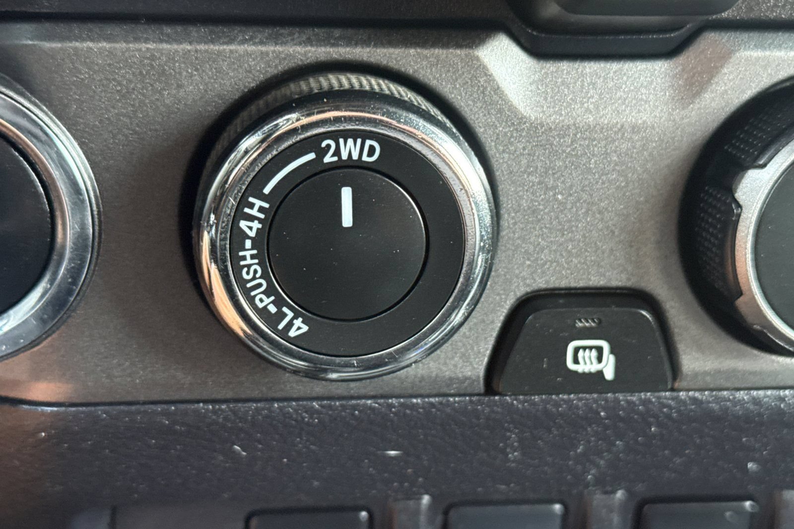 Used 2020 Toyota Tacoma TRD Off-Road w/ TRD Premium Off Road Package AWD/4WD image 30
