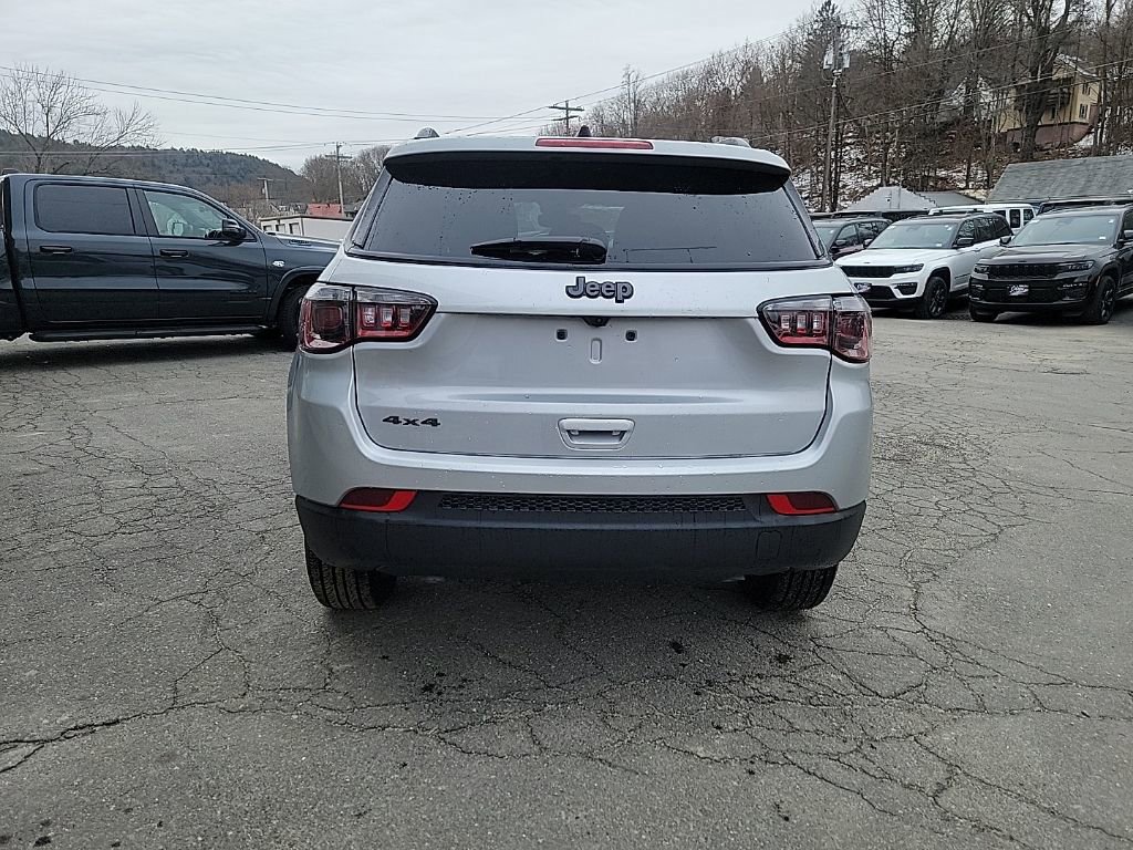 New 2026 Jeep Compass Latitude image 4