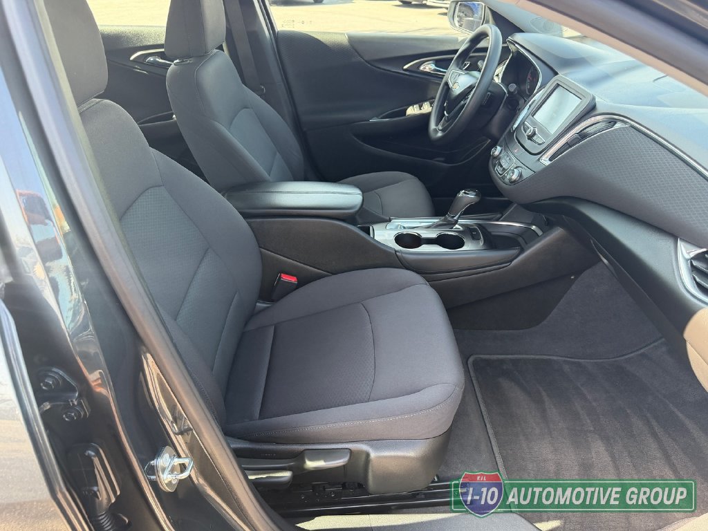 Used 2018 Chevrolet Malibu LT FWD image 32