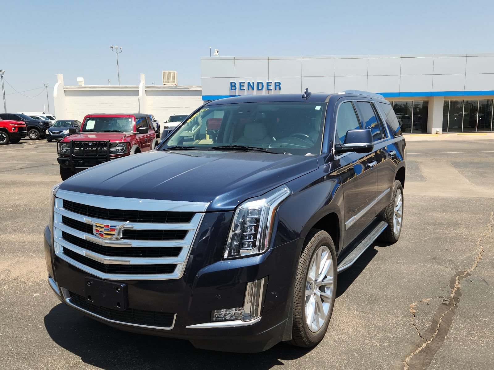 Used 2020 Cadillac Escalade Luxury AWD/4WD image 1