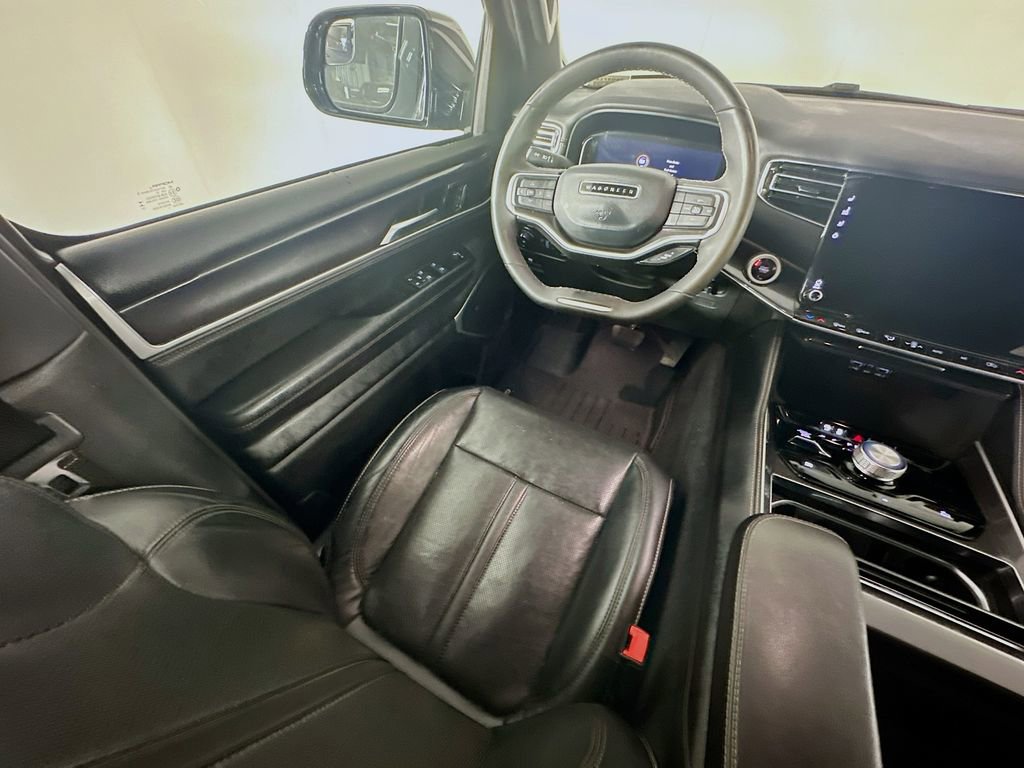 Used 2023 Jeep Wagoneer 4WD w/ Premium Group I image 9