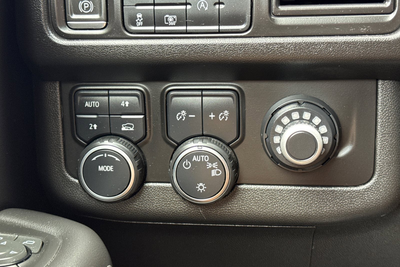 Used 2023 Chevrolet Tahoe LT w/ Luxury Package image 41